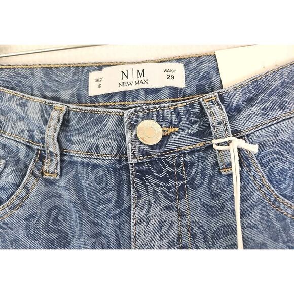 New Max~Woman Size 6~Blue Denim Floral Print High Rise Straight Leg Jean Stretch - Picture 15 of 16